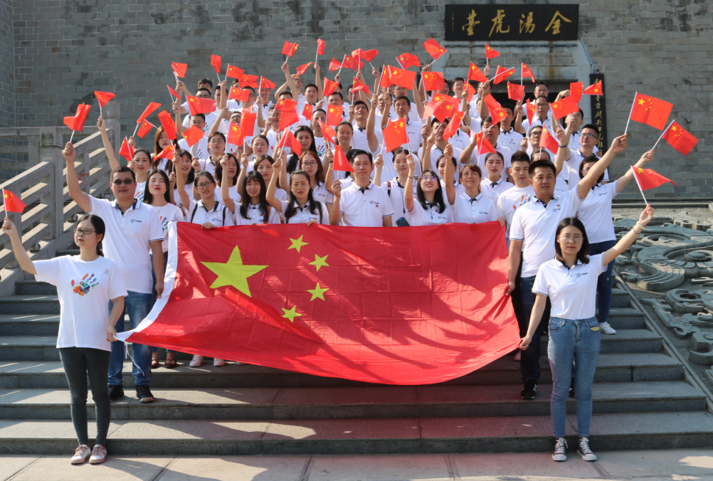 “向祖国表白，与国旗同框”——庐阳城新集团开展迎国庆主题活动