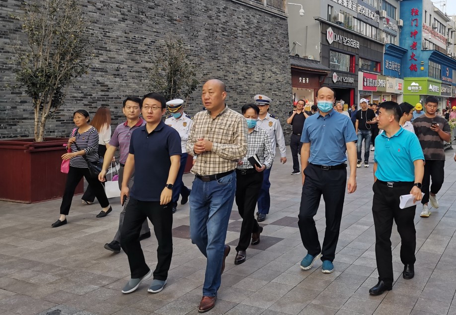 区领导赴淮河路步行街开展双节期间安全生产督查检查