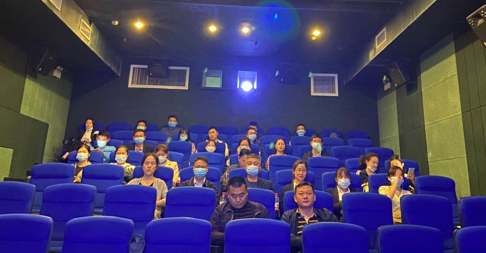 弘扬女排精神 集团工会组织职工集中观看电影《夺冠》