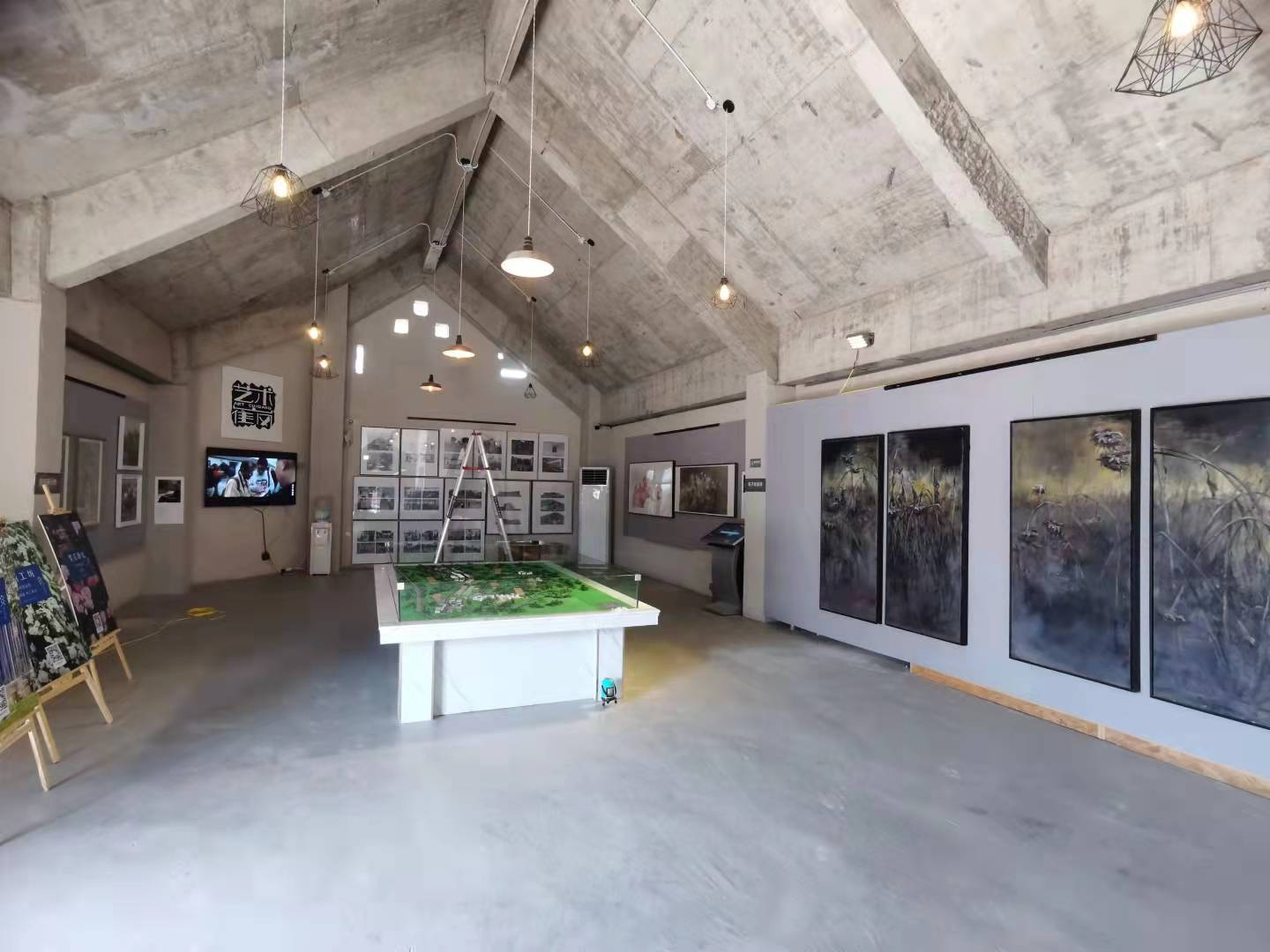 乡村振兴公司开展崔岗艺术场馆环境提升工作