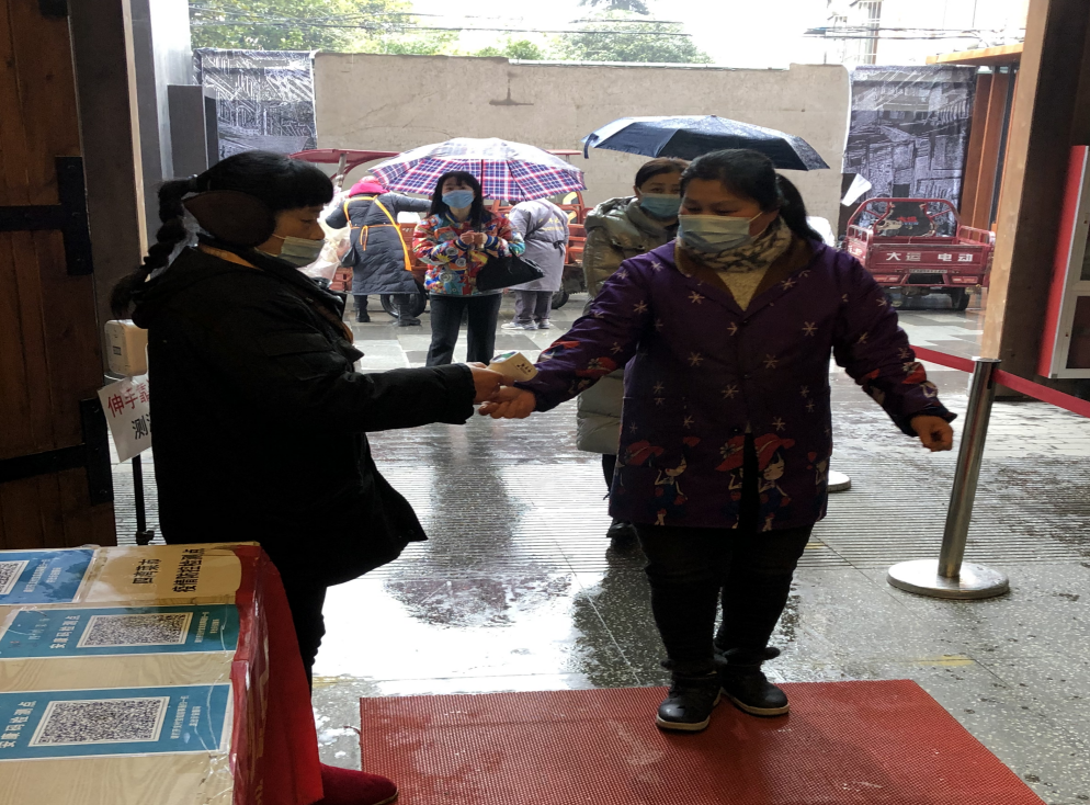 四湾菜市疫情防控不松劲 安全保障市民“菜篮子”