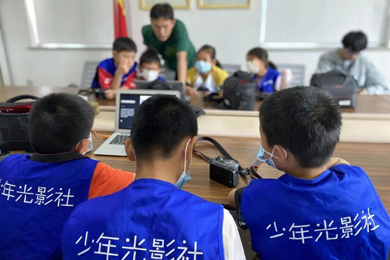 少年不惧岁月长 踏遍山水有故乡