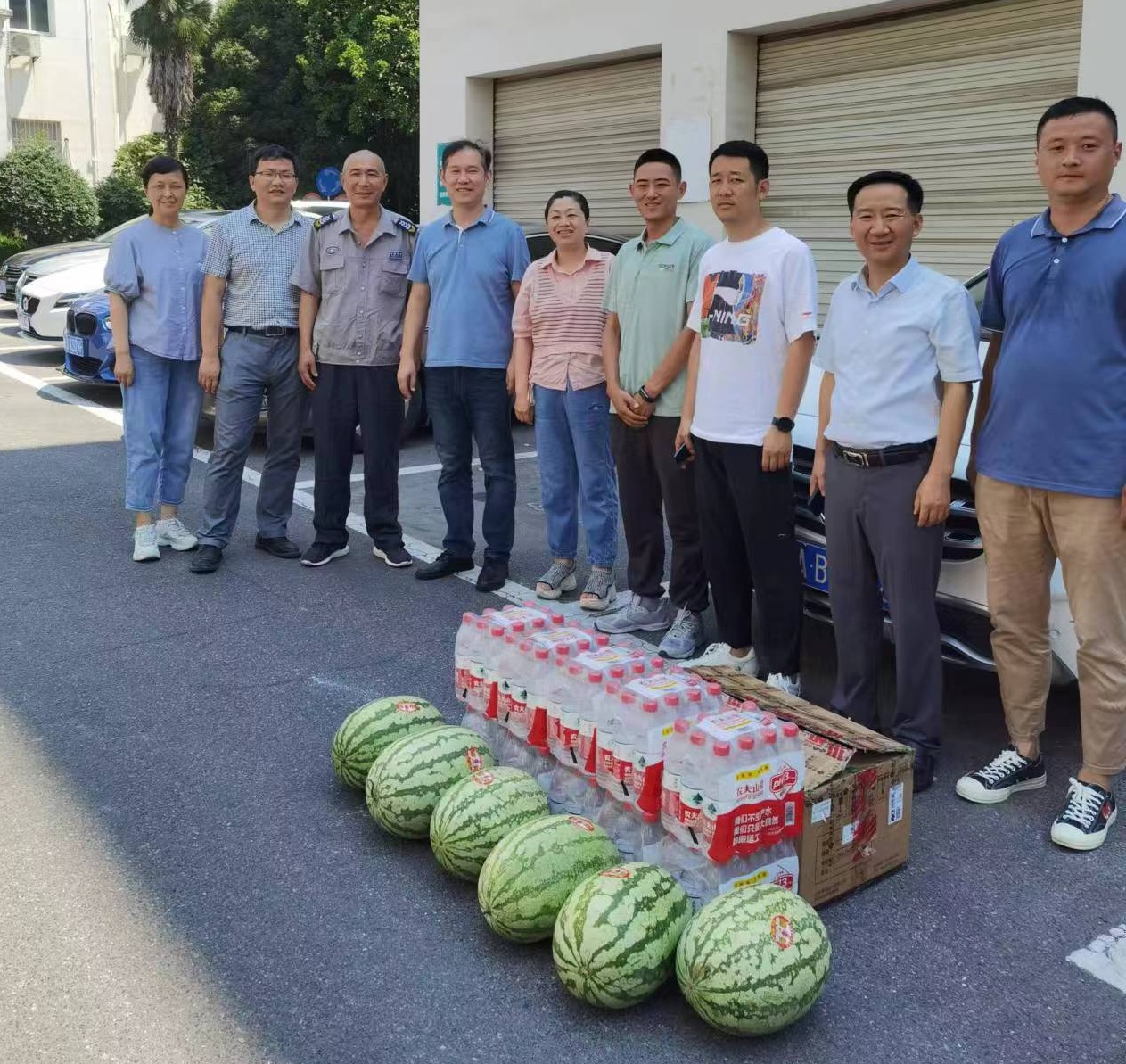 防暑慰问到一线 关怀清凉入人心