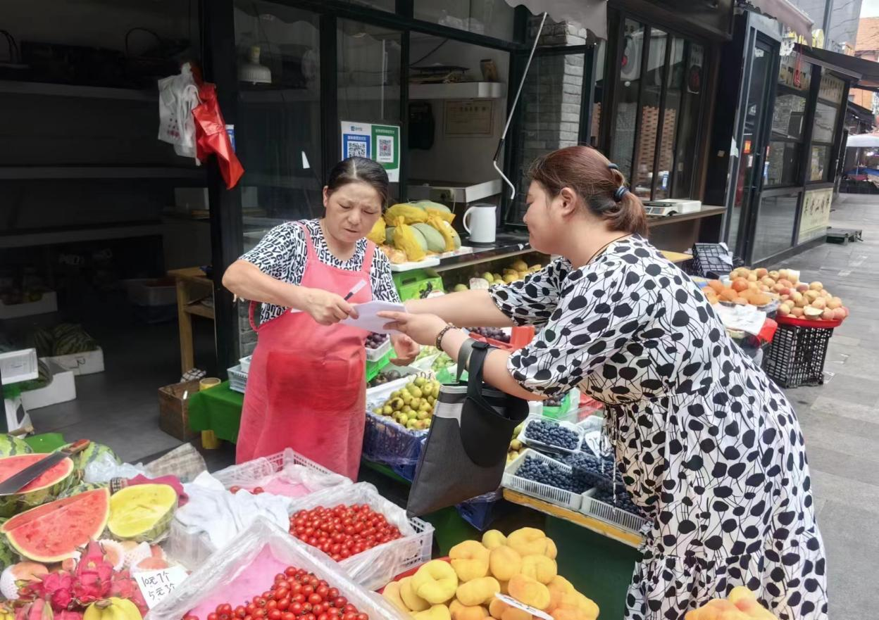 城隍庙商管公司积极开展防汛安全宣传活动